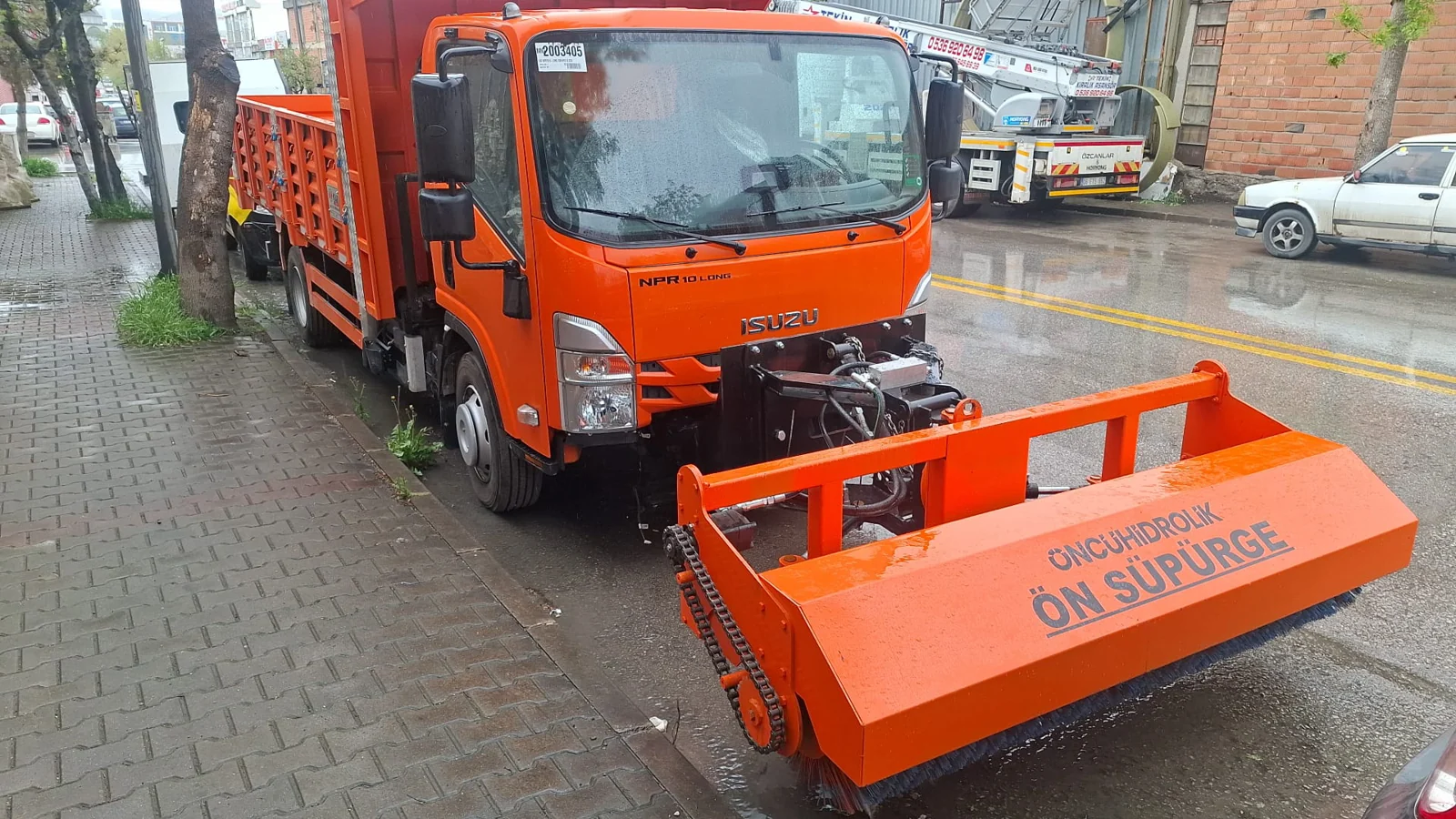 Front-Mounted Road Sweeper